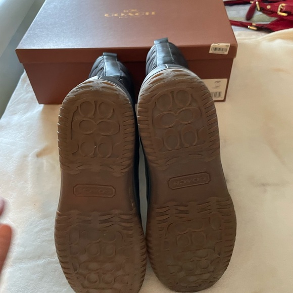 Coach snow/ rain boot size 9 - Picture 3 of 3